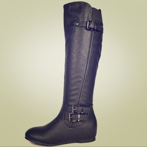 Size 8 women’s boots slightly over the knee